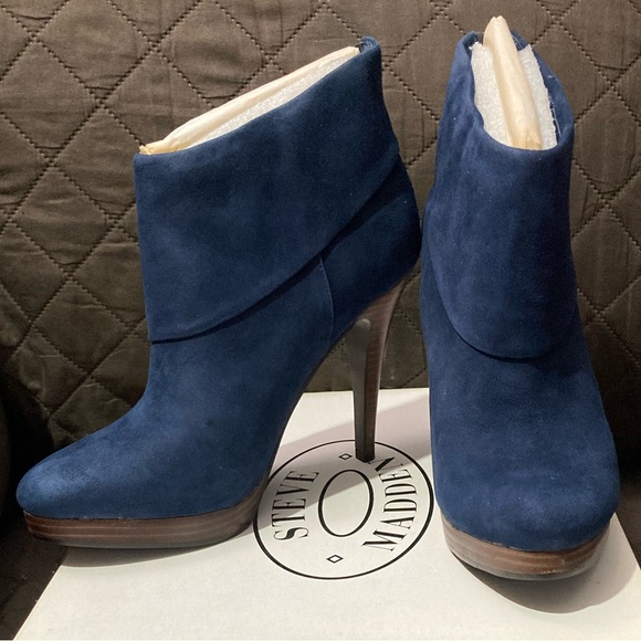 NEW Vintage Y2K Steve Madden Trishia Suede Stiletto Ankle Boots - Picture 1 of 12